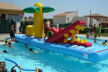 Hinchable de agua con tobogán